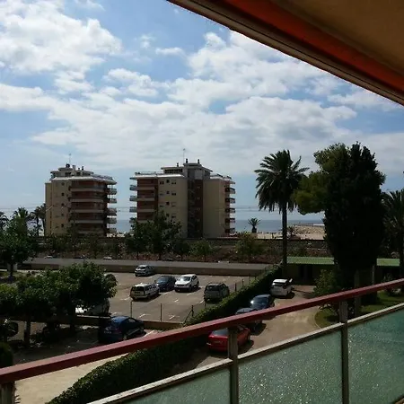 Spacious Flat With Sea Views, 3 Bedrooms, 2 Bathrooms And Next To The Beach!! *