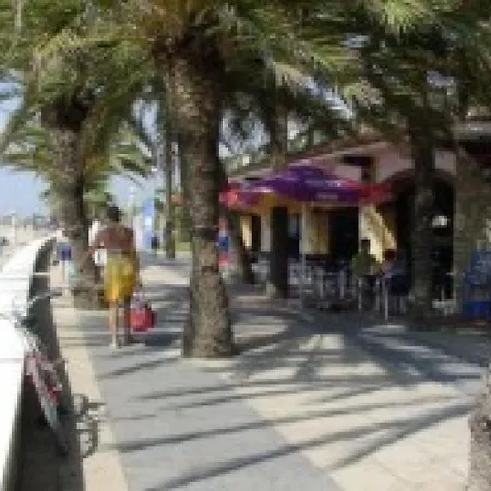 Apartment Spacious Flat With Sea Views, 3 Bedrooms, 2 Bathrooms And Next To The Beach!! *
