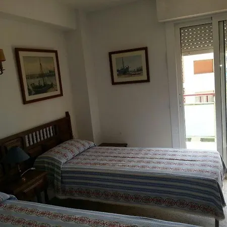 Spacious Flat With Sea Views, 3 Bedrooms, 2 Bathrooms And Next To The Beach!! Apartment Roda de Bera