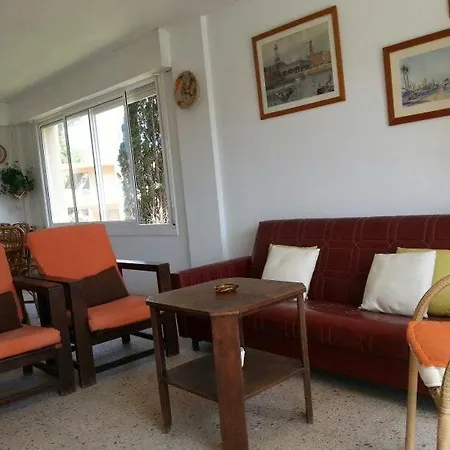 Spacious Flat With Sea Views, 3 Bedrooms, 2 Bathrooms And Next To The Beach!! Apartment