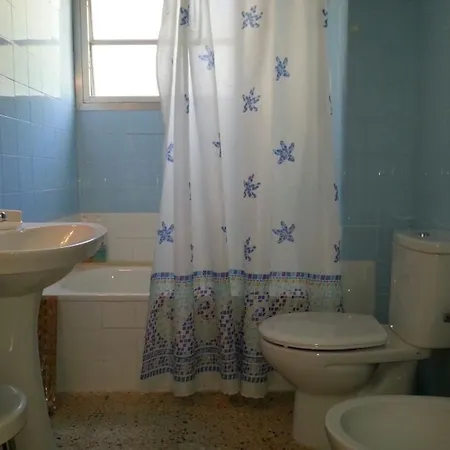 Spacious Flat With Sea Views, 3 Bedrooms, 2 Bathrooms And Next To The Beach!! Apartment
