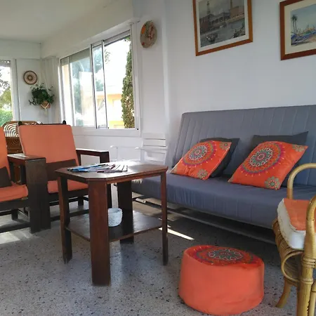 Spacious Flat With Sea Views, 3 Bedrooms, 2 Bathrooms And Next To The Beach!! Apartment