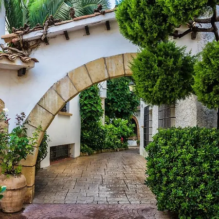 Apartment Spacious Flat With Sea Views, 3 Bedrooms, 2 Bathrooms And Next To The Beach!! *