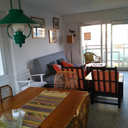 Apartment Spacious Flat With Sea Views, 3 Bedrooms, 2 Bathrooms And Next To The Beach!! *